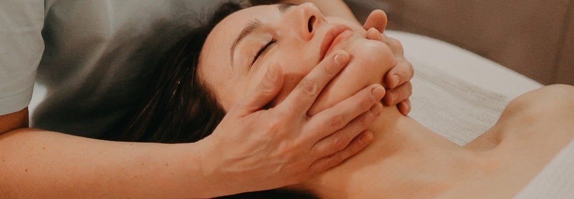 Классический массаж лица